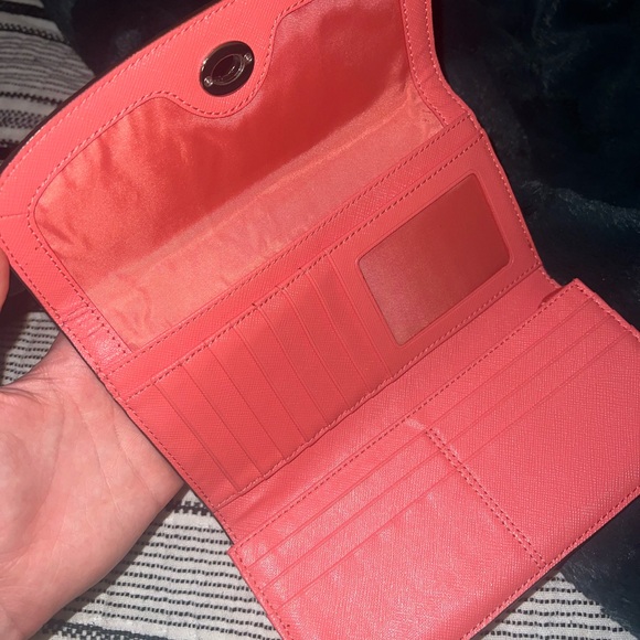 Coach Pink Wallet Elegant Design - Picture 2 of 7